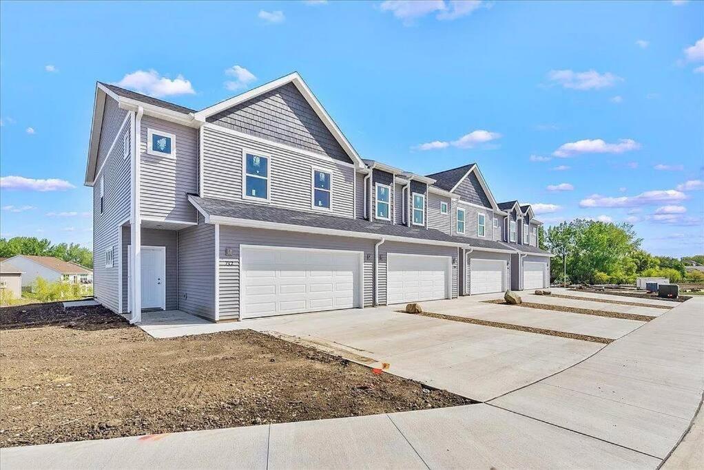 Central Cedar Falls New Construction Townhome! Exterior foto